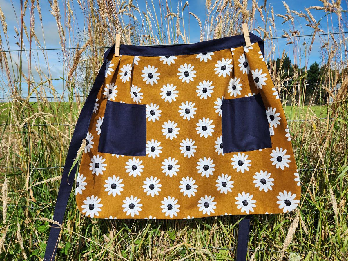 1/2 Apron